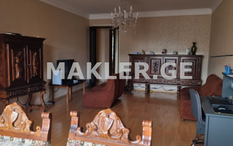  出售 4 room  公寓 萨布尔塔洛区  in Tamarashvili st. 