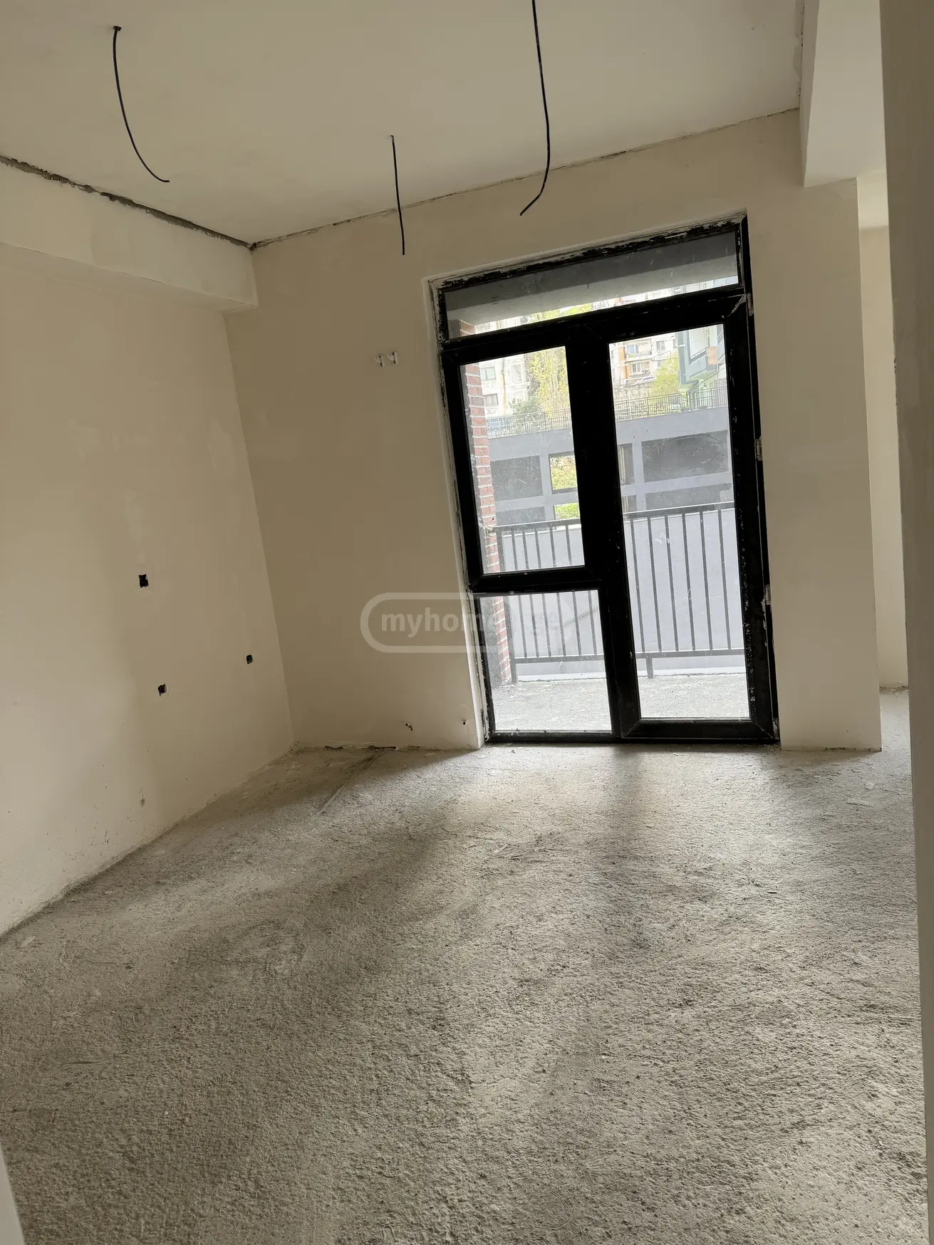  出售 3 室  公寓 near the Lisi lake  Avto Varazi Street 