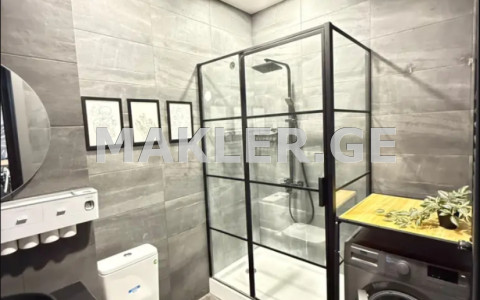  出售 3 room  公寓 努楚比泽高地  in E. Amashukeli st. 