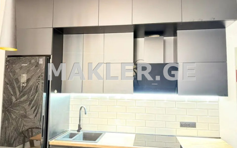  出售 3 room  公寓 努楚比泽高地  in E. Amashukeli st. 