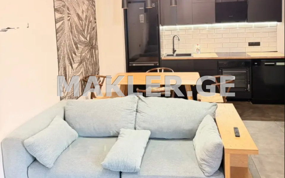  出售 3 room  公寓 努楚比泽高地  in E. Amashukeli st. 