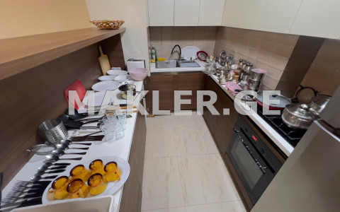  للبيع 3 room  الشقة في منطقة سابورتالو  in Saakadze square 