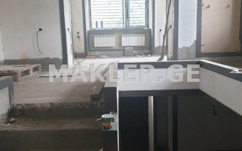  להשכרה 1000 m² מֶרחָב מסחרי חלל in Saburtalo dist.  in Iosebidze st. 