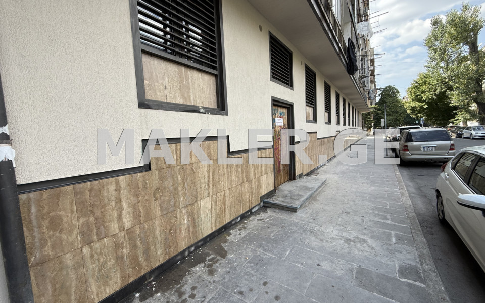  להשכרה 1000 m² מֶרחָב מסחרי חלל in Saburtalo dist.  in Iosebidze st. 
