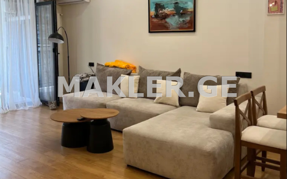  出售 3 室  公寓 near the Lisi lake  Avto Varazi Street 