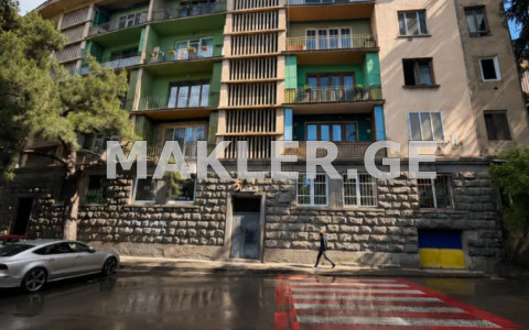  למכירה 4 חֶדֶר  דִירָה in Vake dist.  on Ir. Abashidze st. 