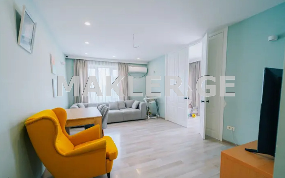  للبيع 3 room  الشقة في منطقة سابورتالو  في هضبة نوتسوبيدزه 