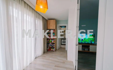  للبيع 3 room  الشقة في منطقة سابورتالو  في هضبة نوتسوبيدزه 
