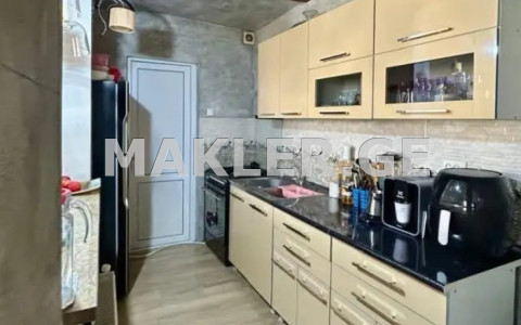  出售 4 room  公寓 萨布尔塔洛区  in Ana Politkovskaya st. 