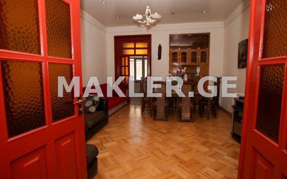  למכירה 3 חֶדֶר  דִירָה in Mtatsminda dist. (Old Tbilisi)  in Rustaveli ave. 