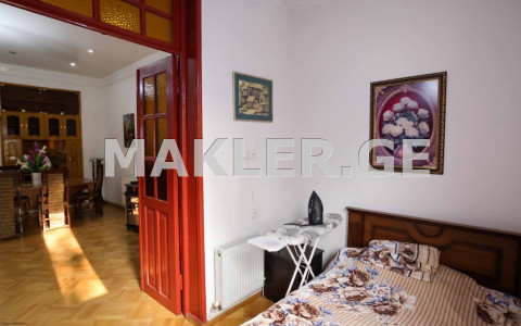  למכירה 3 חֶדֶר  דִירָה in Mtatsminda dist. (Old Tbilisi)  in Rustaveli ave. 
