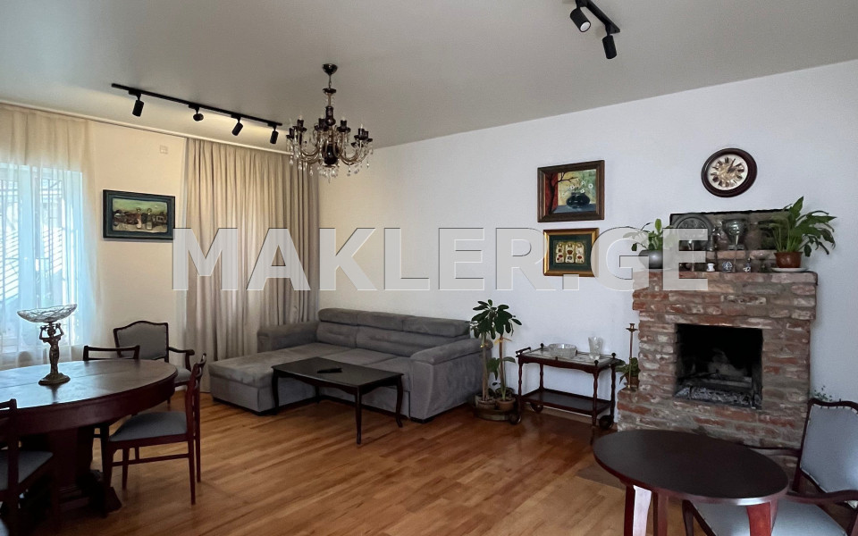  出售 4 room  公寓 第比利斯  in Amagleba st. 