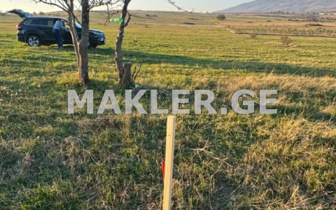  للبيع 8800 m² space أراضي in Norio