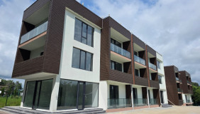 იყიდება 1500 m² ფართობის კომერციული ფართი