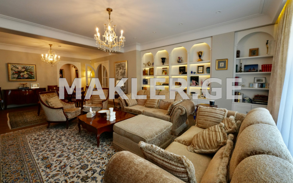  למכירה 4 חֶדֶר  דִירָה in Vake dist.  in I. Chavchavadze Ave. 