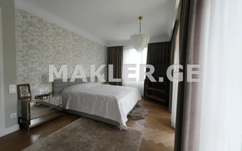  למכירה 4 חֶדֶר  דִירָה in Vake dist.  in I. Chavchavadze Ave. 