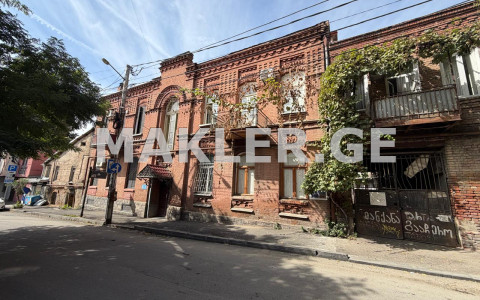  Продается 7 комнатная  Квартира в Чугурети  на ул. Горкий 