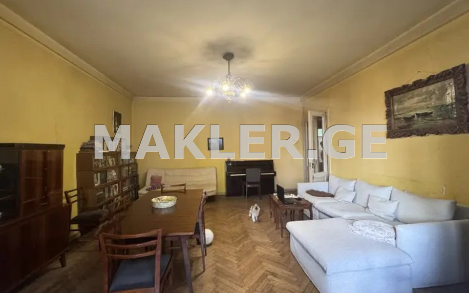  למכירה 4 חֶדֶר  דִירָה in Chugureti dist.  in Agmashenebeli ave. 