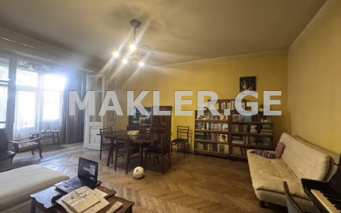  למכירה 4 חֶדֶר  דִירָה in Chugureti dist.  in Agmashenebeli ave. 