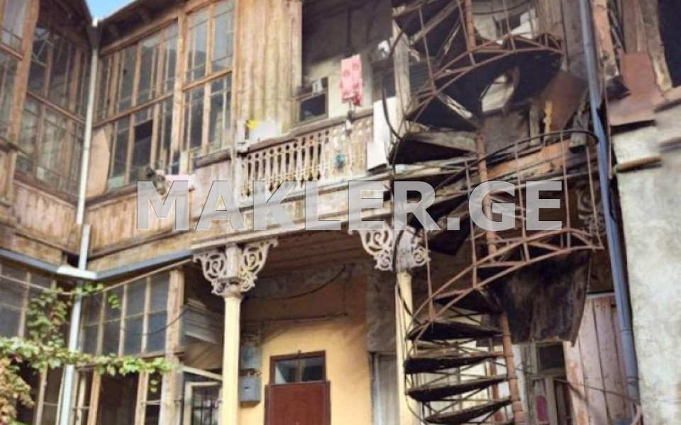  Satılık 2   Daire in Sololaki dist. (Old Tbilisi)  in L. Asatiani st. 