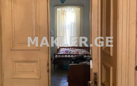  Satılık 2   Daire in Sololaki dist. (Old Tbilisi)  in L. Asatiani st. 
