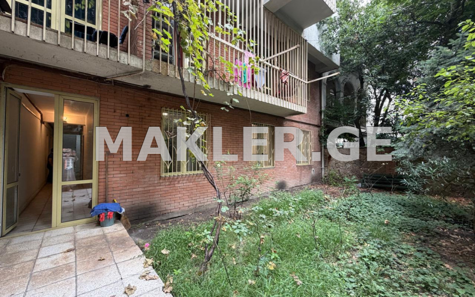  For Sale 3 room  Apartment in Vera dist.  in Shio Mgvimeli st. 