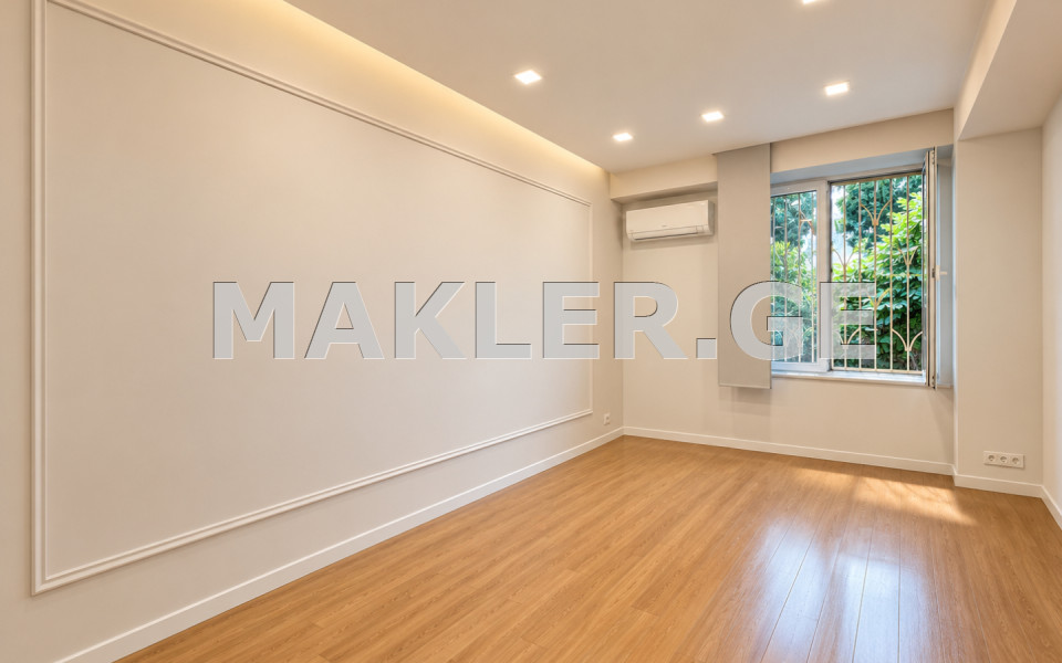  For Sale 3 room  Apartment in Vera dist.  in Shio Mgvimeli st. 