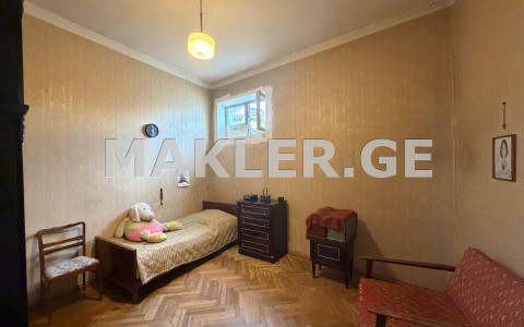  למכירה 4 חֶדֶר  דִירָה in Mtatsminda dist. (Old Tbilisi)  in Arsena st. 
