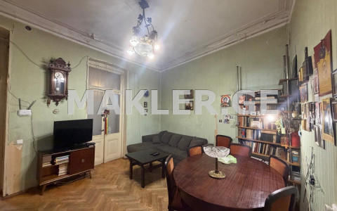  למכירה 4 חֶדֶר  דִירָה in Mtatsminda dist. (Old Tbilisi)  in Arsena st. 