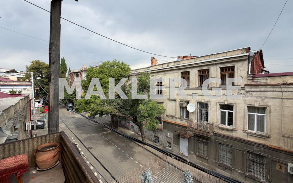  Продается 4 комнатная  Квартира на Мтацминда  (Старый Тбилиси)  на ул. Арсены 