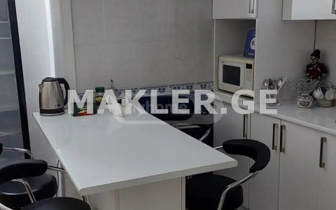  For Sale 5 room  Apartment in Abanotubani dit. (Old Tbilisi)