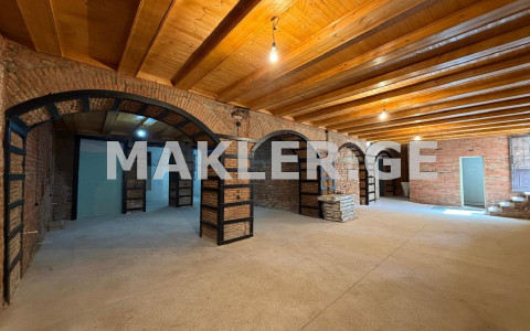  למכירה להשכרה 145 m² מֶרחָב מסחרי חלל in Sololaki dist. (Old Tbilisi)  in Lermontovi st. 