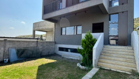 იყიდება 525 m² ფართობის საკუთარი სახლი საბურთალოზე