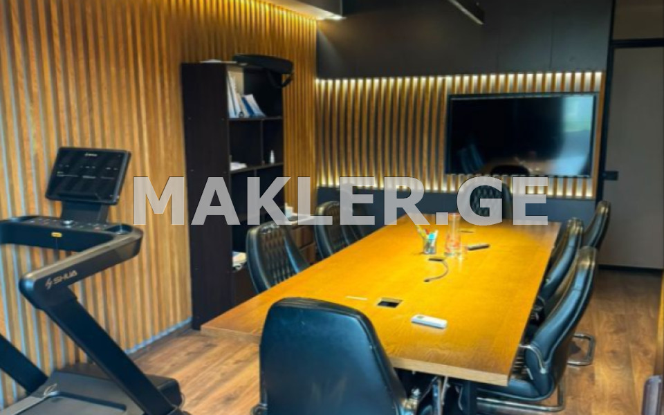  ქირავდება 135 m² ფართობის კომერციული ფართი საბურთალოზე  ნუცუბიძის ქუჩაზე 