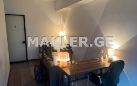  ქირავდება 135 m² ფართობის კომერციული ფართი საბურთალოზე  ნუცუბიძის ქუჩაზე 