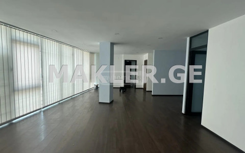  ქირავდება 340 m² ფართობის კომერციული ფართი საბურთალოზე  სააკაძის დაღმართზე 