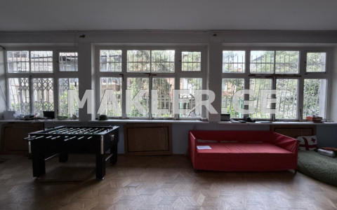  ქირავდება 125 m² ფართობის კომერციული ფართი ვაკეში  არაყიშვილის ქუჩაზე 