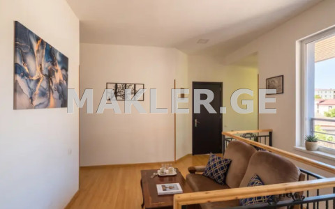  იყიდება 250 m² ფართობის საკუთარი სახლი მთაწმინდაზე