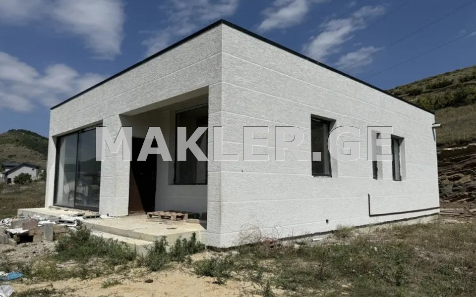  იყიდება 126 m² ფართობის საკუთარი სახლი ლისის ტბაზე
