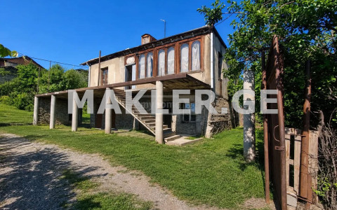  იყიდება 1000 m² ფართობის საკუთარი სახლი სოფ. დიღომში
