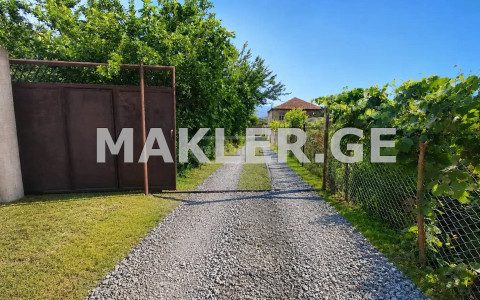  იყიდება 1000 m² ფართობის საკუთარი სახლი სოფ. დიღომში
