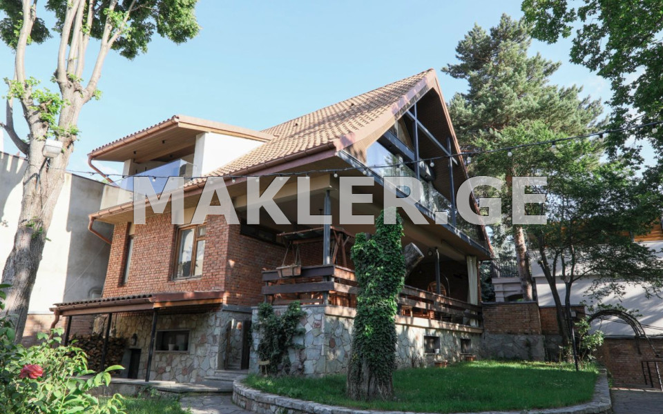  იყიდება 300 m² ფართობის საკუთარი სახლი წყნეთში