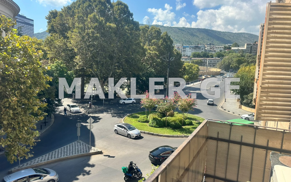  იყიდება 3 ოთახიანი  ბინა ჩუღურეთის რაიონში  მარჯანიშვილის ქუჩაზე 