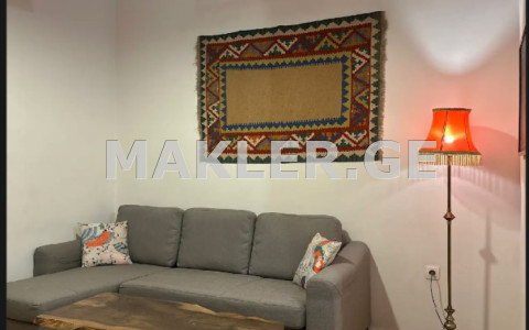  למכירה 2 חֶדֶר  דִירָה in Sololaki dist. (Old Tbilisi)  in Amagleba st. 