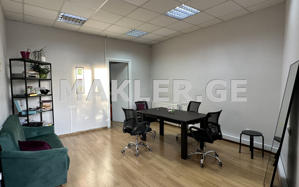  ქირავდება 80 m² ფართობის ოფისი ვაკეში  ი. ჭავჭავაძის გამზ. 