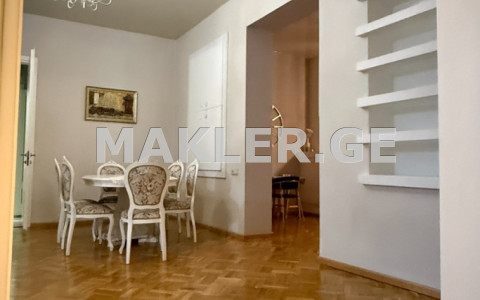  ქირავდება 140 m² ფართობის საკუთარი სახლი ვაკეში  ა.რაზმაძის ქუჩაზე 