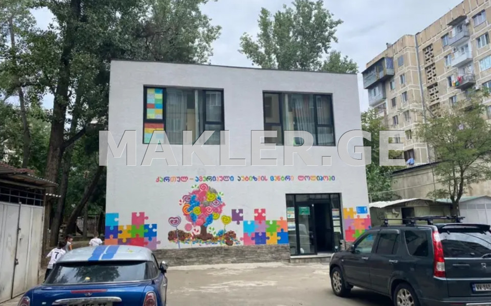 ქირავდება 220 m² ფართობის კომერციული ფართი საბურთალოზე  გურამ ფანჯიკიძის ქუჩაზე 