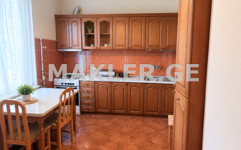  ქირავდება 200 m² ფართობის საკუთარი სახლი ვაკეში  შატბერაშვილის ქუჩაზე 