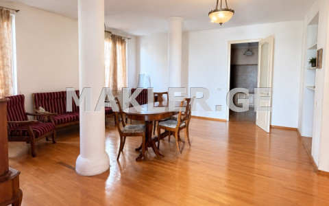  ქირავდება 200 m² ფართობის საკუთარი სახლი ვაკეში  შატბერაშვილის ქუჩაზე 