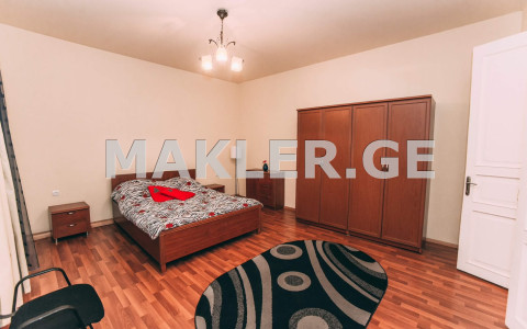  ქირავდება 200 m² ფართობის საკუთარი სახლი ვაკეში  შატბერაშვილის ხევში 